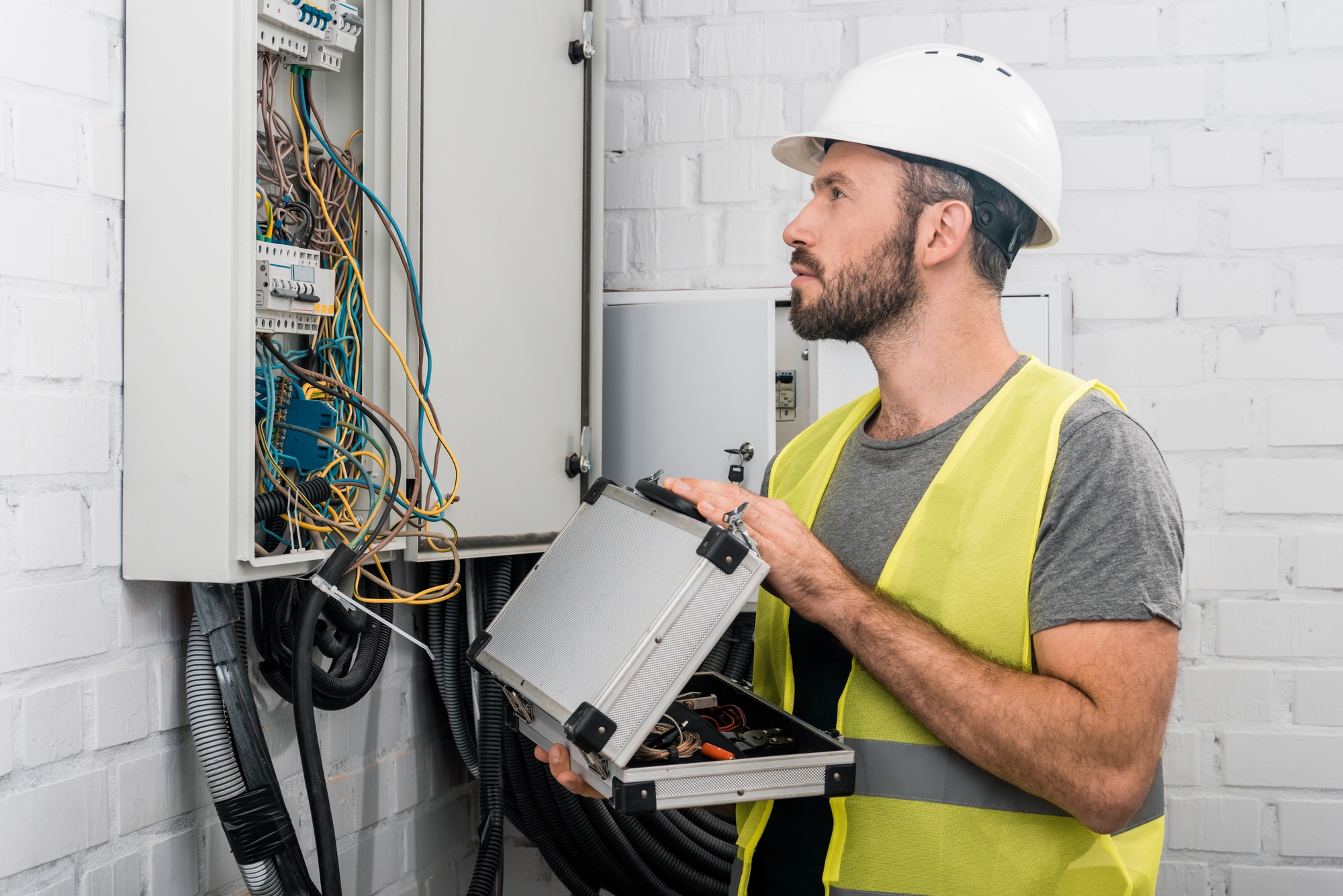 10 Questions to Ask Before You Hire an Electrician in Vancouver